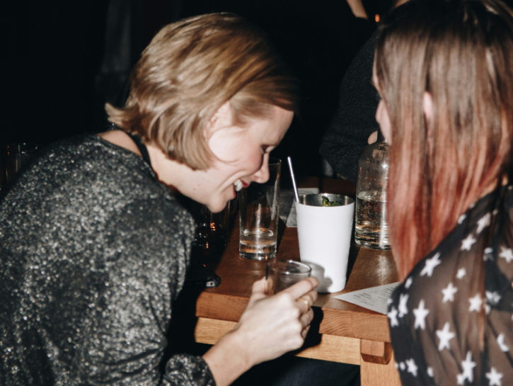 Altro che social: e se le idee politiche si formassero (soprattutto) offline?