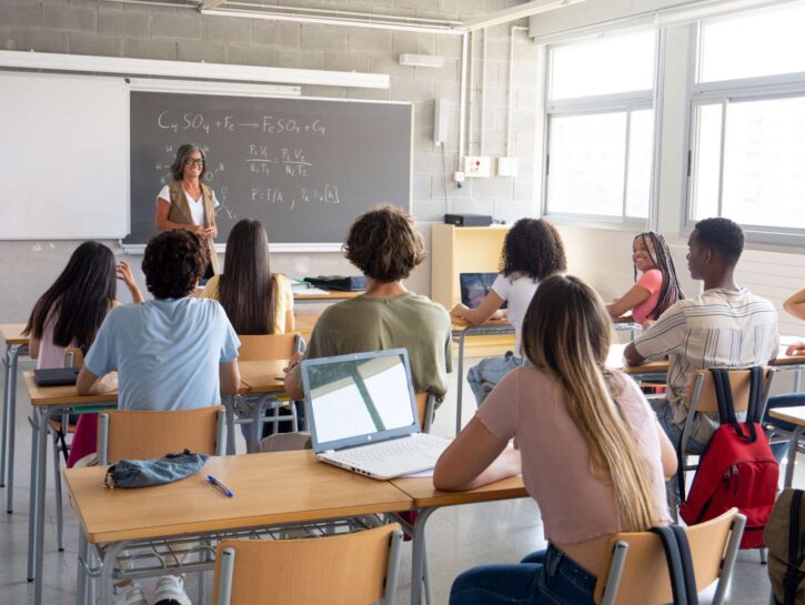 Contratto scuola, via libera agli aumenti e agli arretrati in busta paga