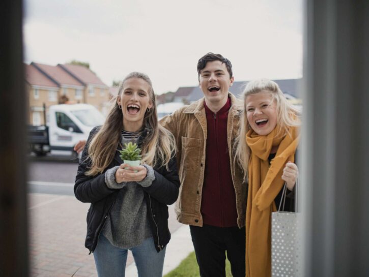 Avere buoni rapporti coi vicini? Fa risparmiare: l'indagine