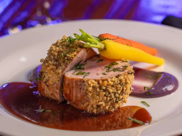 Filetto di maiale con salsa di prugne, eleganza e gusto