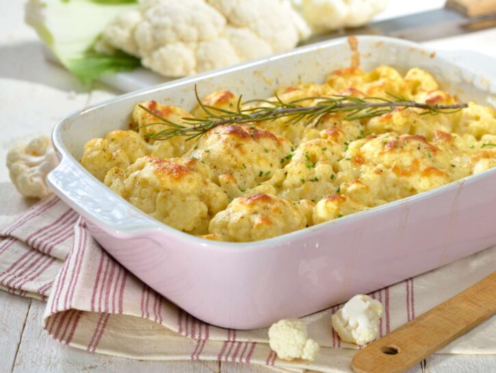 Cavolfiore al forno con besciamella e pecorino: piatto gustoso da preparare in anticipo