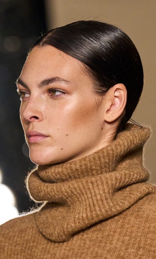 Illuminante in stick: i beauty trick per usarlo tutti i giorni (e i migliori da provare)