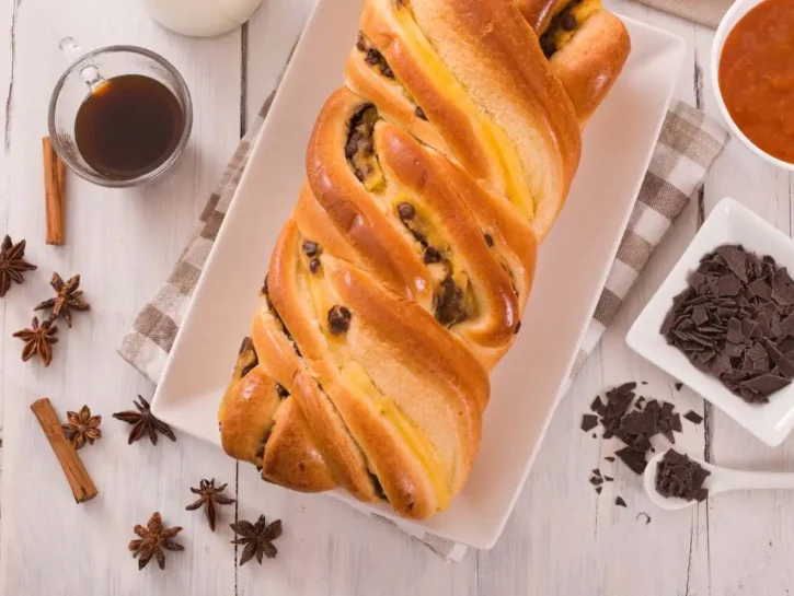 Merende golose: pan brioche farcito con crema e cioccolato