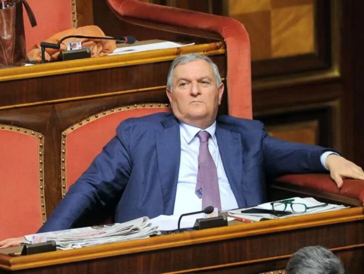 Valentina Pitzalis, chi è l'ex senatore Vincenzo D'Anna della dichiarazione: «C'è chi la preferisce cotta»