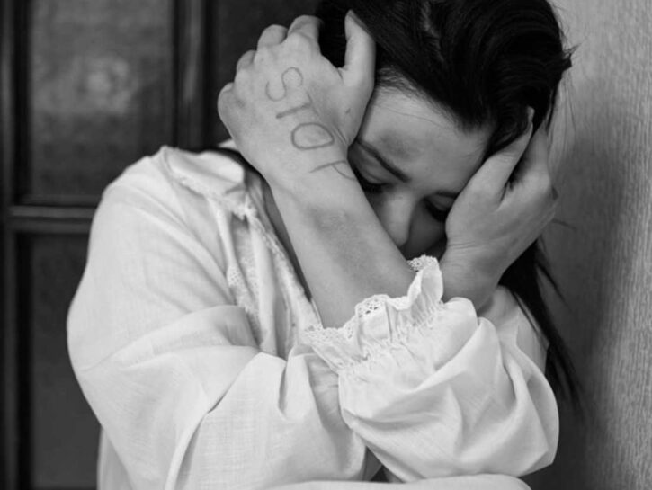 Violenza di genere, donne con cittadinanza non italiana rischio maggiore: polemica sul blocco del ddl sul consenso