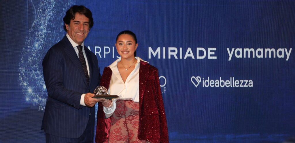 Ludovica Nasti riceve il primio Donne per Napoli