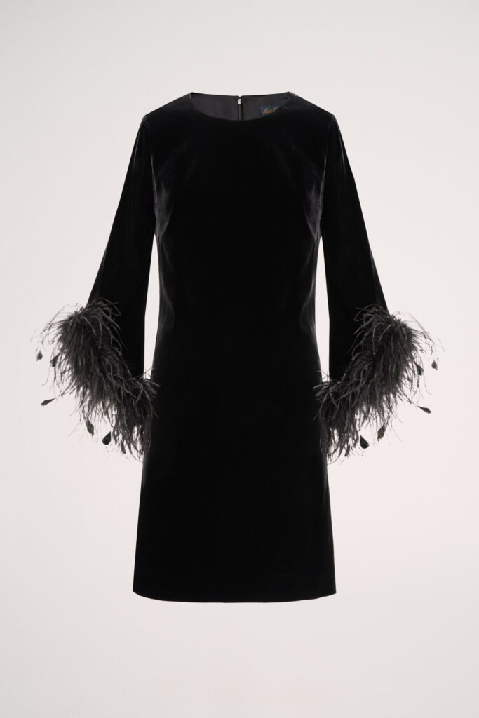 tendenze moda inverno 2026 vestito di velluto nero donna