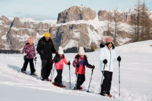 Piste da sci e rifugi, ciaspole e parchi gioco: l’inverno in Val di Fassa-Carezza è per tutti