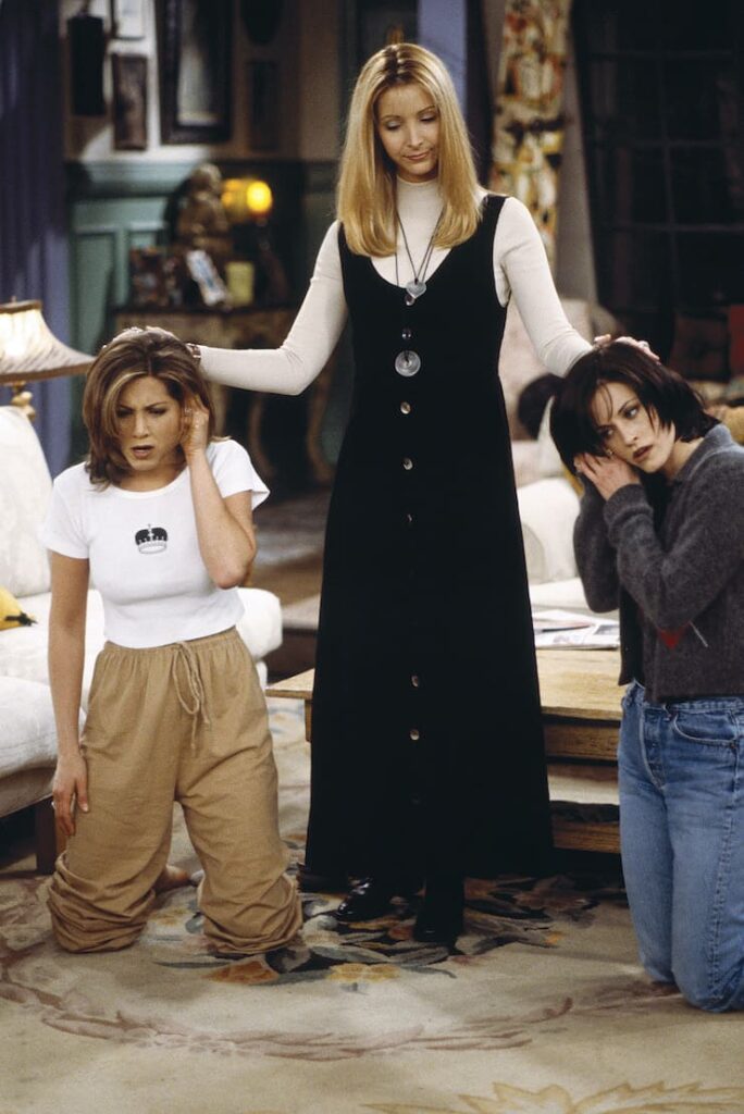 Phoebe con Monca e Rachel in Friends