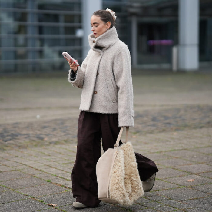 Il collo a imbuto (funnel neck) conquista i capispalla di stagione. E c’è un motivo se le star lo amano, e anche noi
