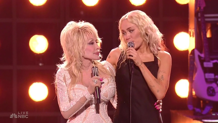 Dolly parton e miley cyrus sul palco insieme