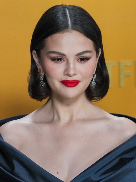 Selena Gomez con il caschetto