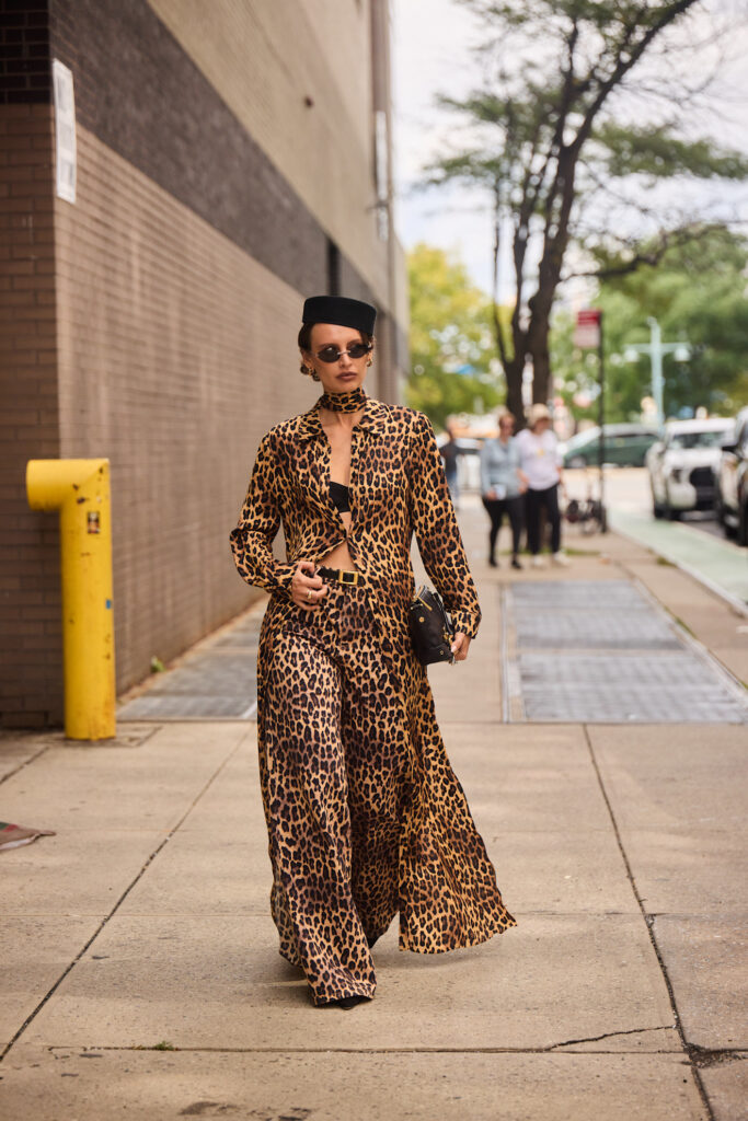 tendenze moda inverno 2025 cosa &egrave; passato di moda total look animalier