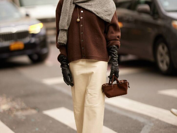 Guanti da opera, l’accessorio che definisce il look per l’inverno 2026. Come sfoggiarli per sentirsi una queen