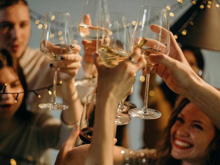 Feste, pancia gonfia: come riconoscerla ed eliminarla