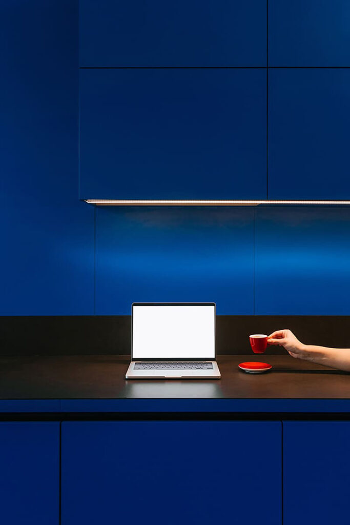 Lavoro smart: computer e caffè