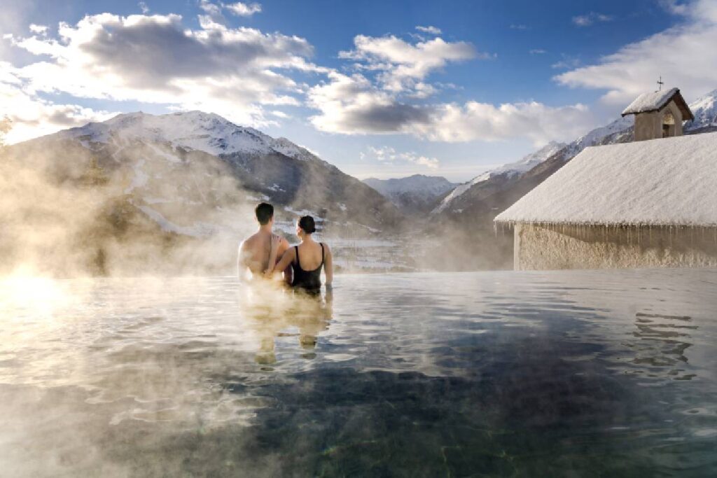 La vasca panoramica Infinity della Spa di QC Terme Bagni Vecchi a Bormio