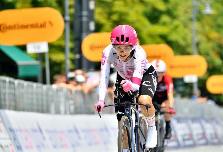 Veronica Ewers in bici