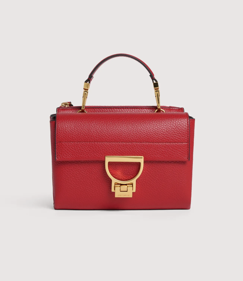 look natale tendenze accessori 2025 borsa rossa