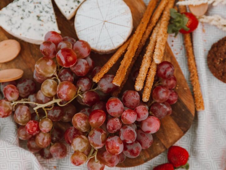 Grissini di Natale alle noci: ricetta facile e originale