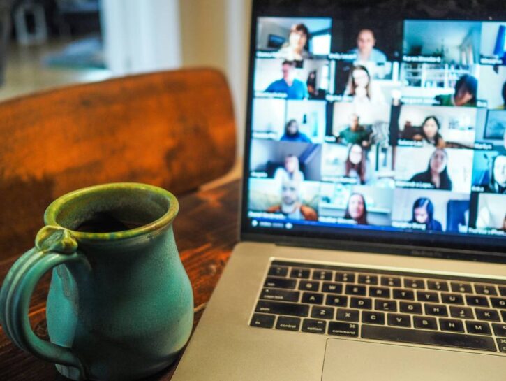 Siamo sommerse da riunioni inutili