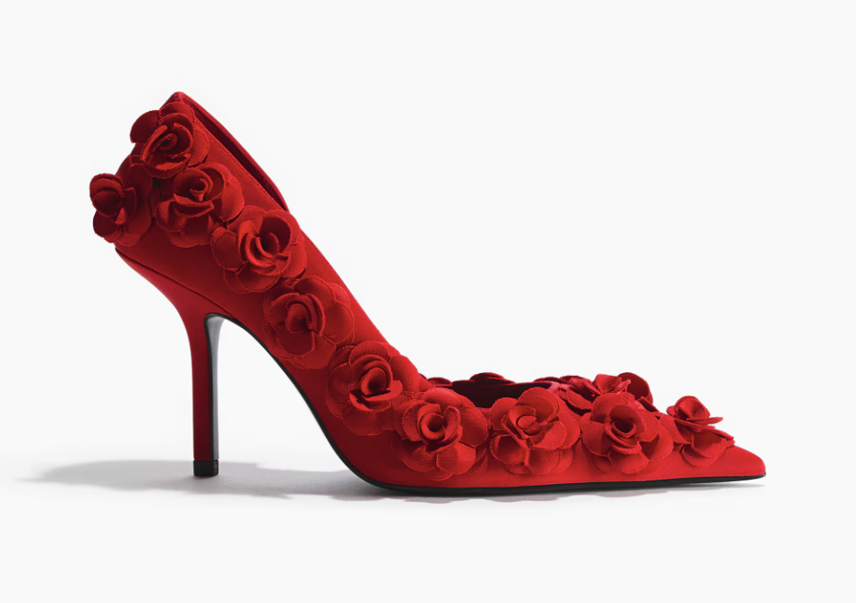 look natale tendenze accessori 2025 scarpe col tacco rosse