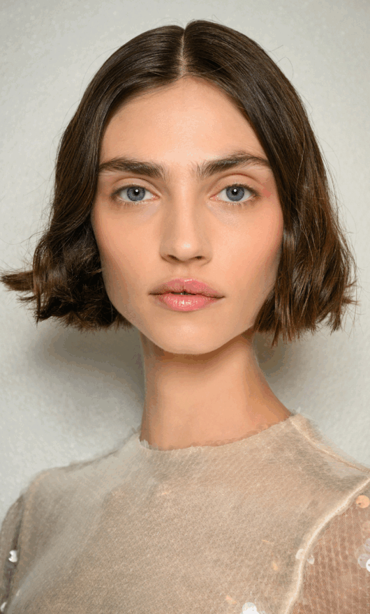 Come dare volume a un caschetto piatto