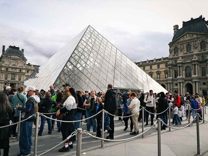 Il Louvre aumenta i prezzi dei biglietti: cosa cambia per chi visita il museo