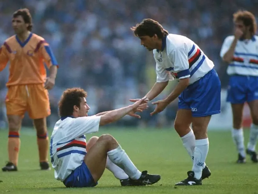 Vialli e Mancini in campo con la maglia della Sampdoria