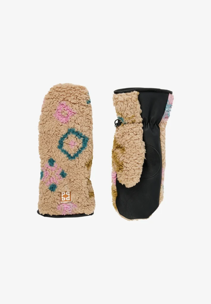 tendenza accessori inverno 2026 muffole guanti donna