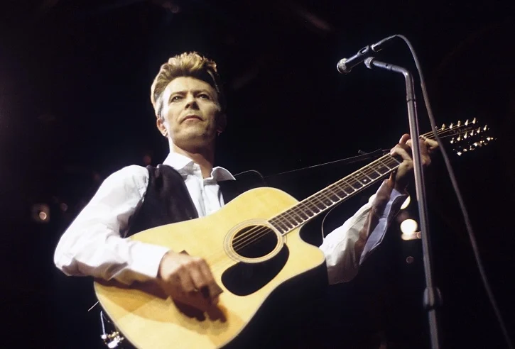 David Bowie in concerto a Londra nel 1990
