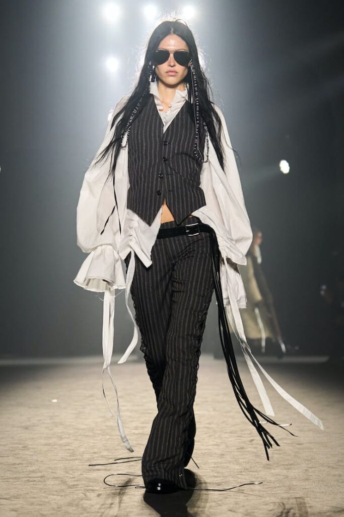 Modella alla sfilata di Ann Demeulemesteer