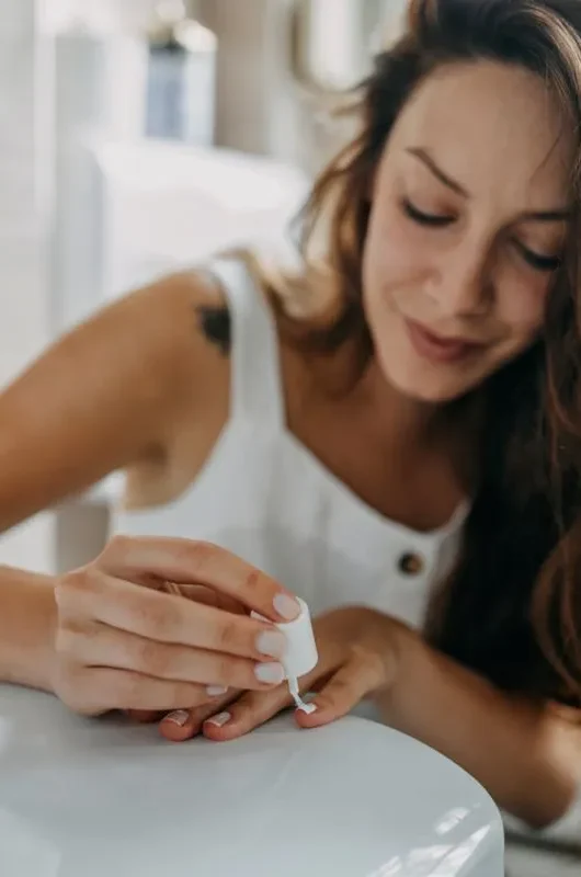 Come fare se vuoi fare da sola la ricostruzione delle unghie