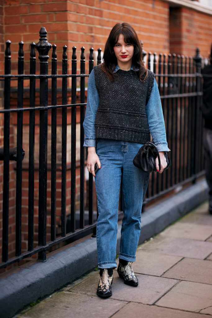 come abbinare jeans e stivali texani pitonati moda inverno 2026 tendenze scarpe