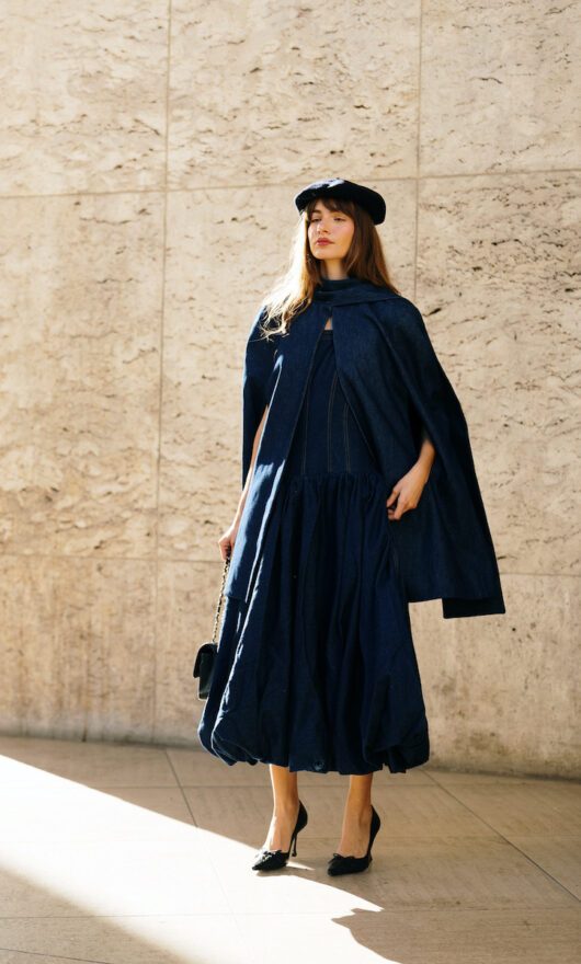 La mantella è il nuovo capo fiabesco e da supereroina del guardaroba