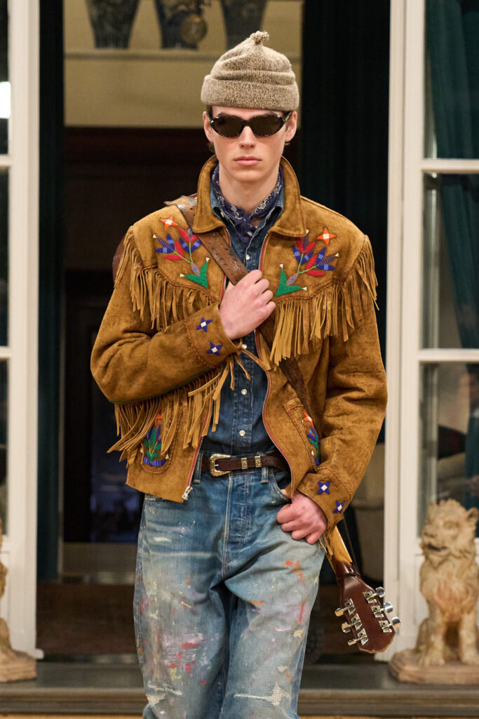tendenza moda uomo 2026 cosa rubare al guardaroba di lui giacca camoscio