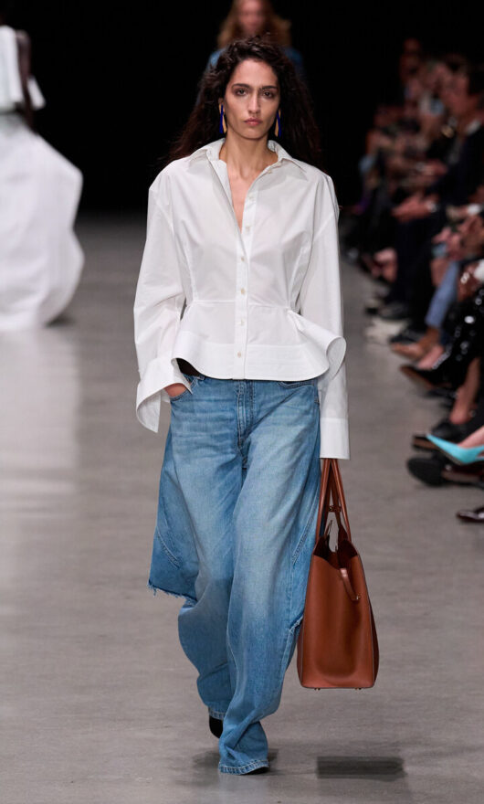 Washed-Out Jeans: il denim slavato è il trend che dominerà il 2026