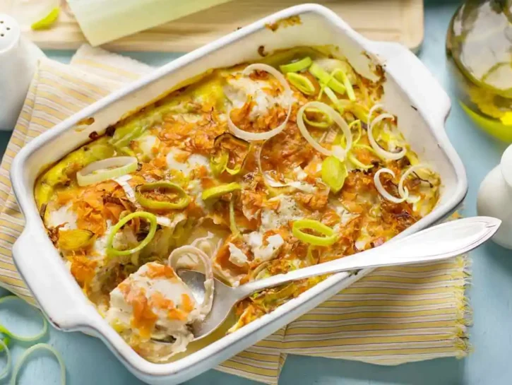 Baccalà gratinato al forno con carote e porri: semplicità e leggerezza