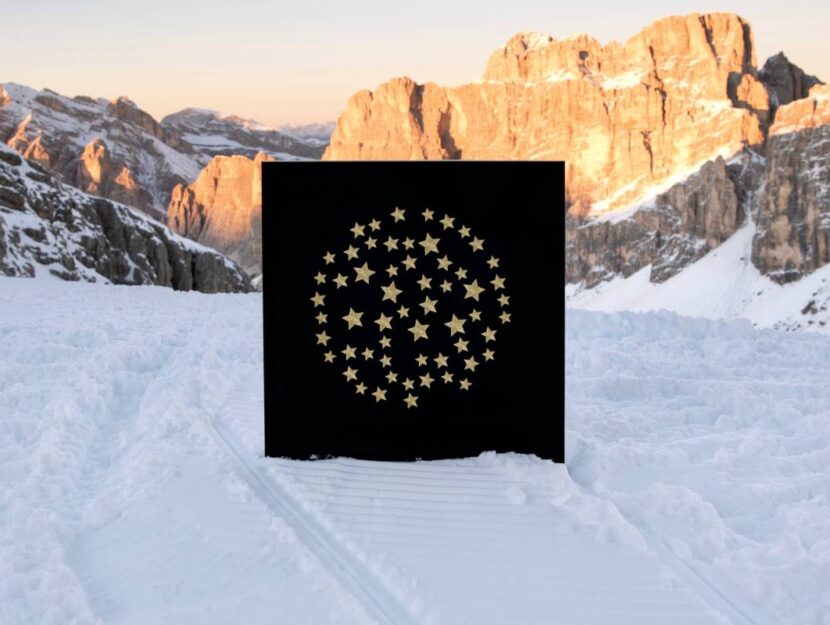 esposizione della mostra cortina di stelle sulla neve