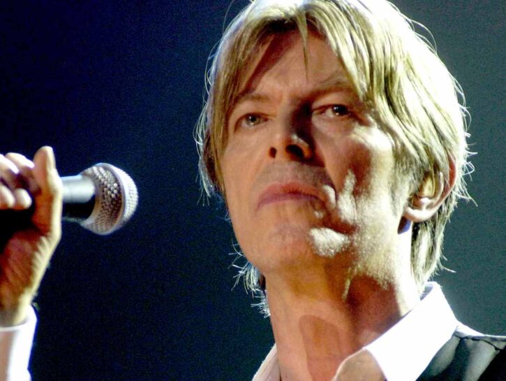 David Bowie e le curiosità che non conosci sul “Duca”: dalla pupilla sinistra a Moonage Daydream