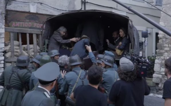 nazisti portano ebrei su camion