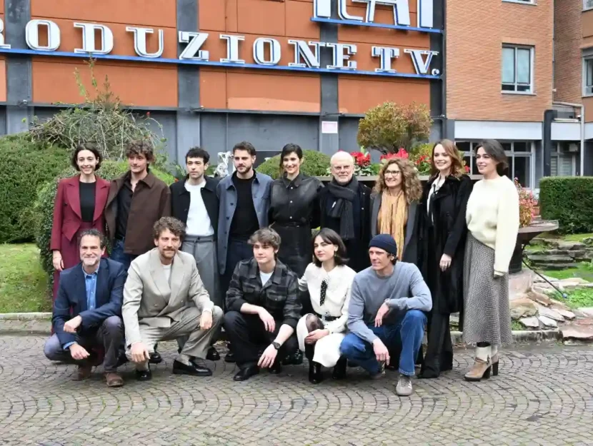 Roma : Sede Rai Via Teulada . Photocall fiction Prima di noi . Nella foto : Alessandro Bedetti,Diane Fleri,Romana Maggiora Vergano,Leonardo Cesaroni,Luca Di Sessa,Benedetta Cimatti,Andrea Arcangeli,Elena Lietti,Fausto Maria Sciarappa,Linda Caridi,Maurizio Lastrico,Matteo Martari,Santella e Luchetti