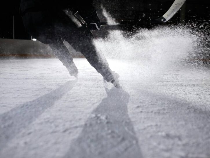 Heated Rivalry mania: 6 hockey romance da divorare nell'attesa