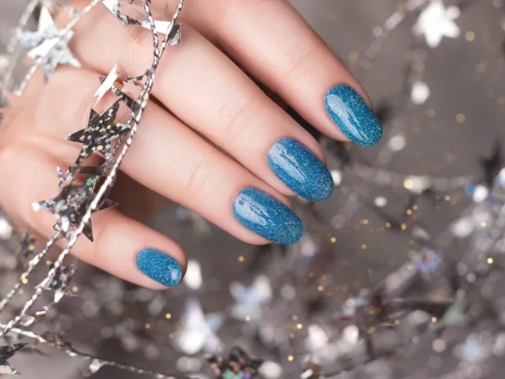 Effetto polvere di stelle, la manicure che ti farà sognare