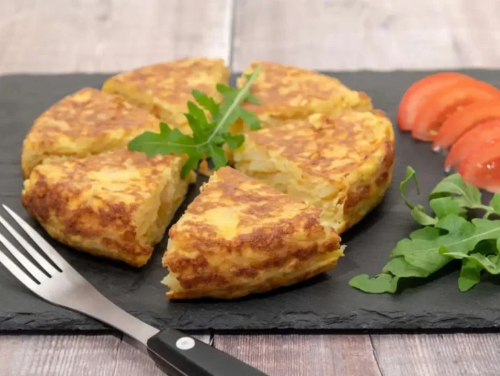 Tortilla de patata: la frittata spagnola con patate e cipolle
