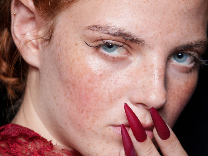 Unghie lunghe in poco tempo? Questa è la routine perfetta