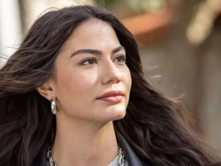 «Io sono Farah», Mediaset cambia tutto ancora una volta: sui social i fan scuotono la testa