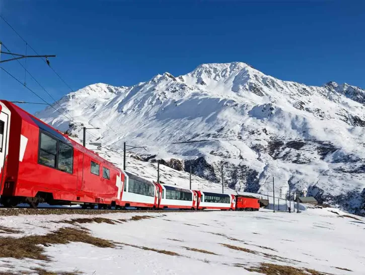 I viaggi in treno più scenografici al mondo: le tratte da sogno da vivere almeno una volta