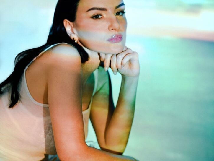 Magica Arisa, che finalmente si abbraccia