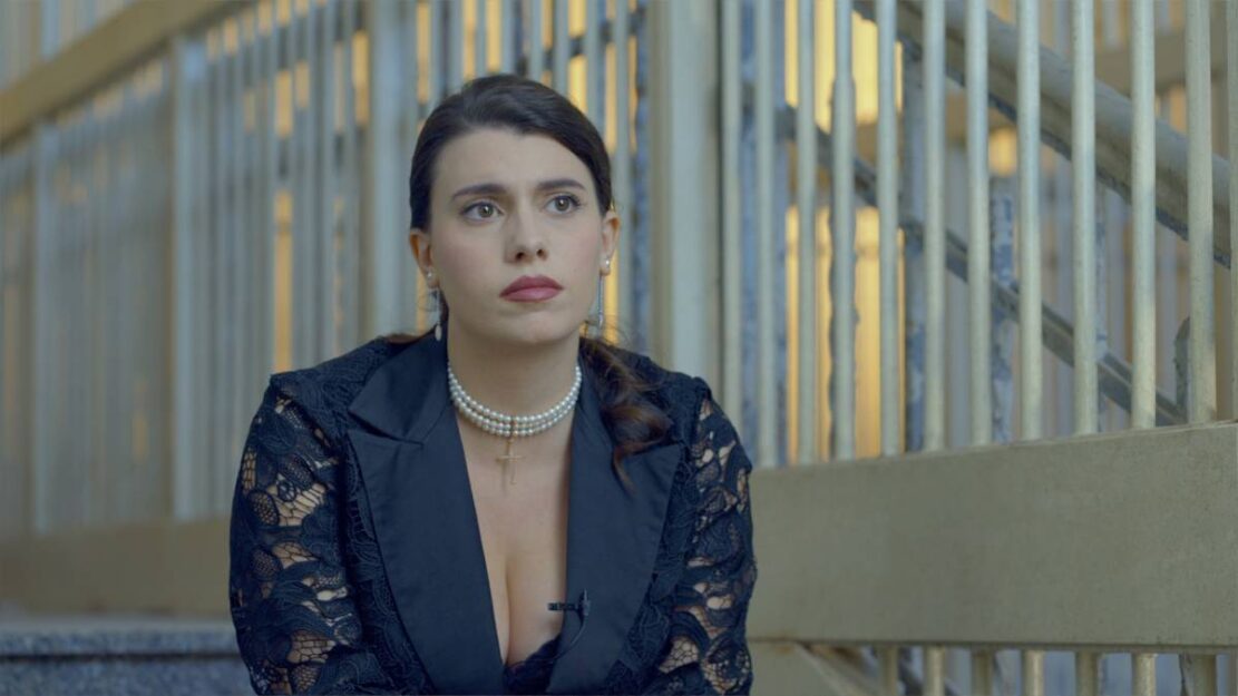 l'attrice giovanna sannino che interpreta carmela in mare fuori